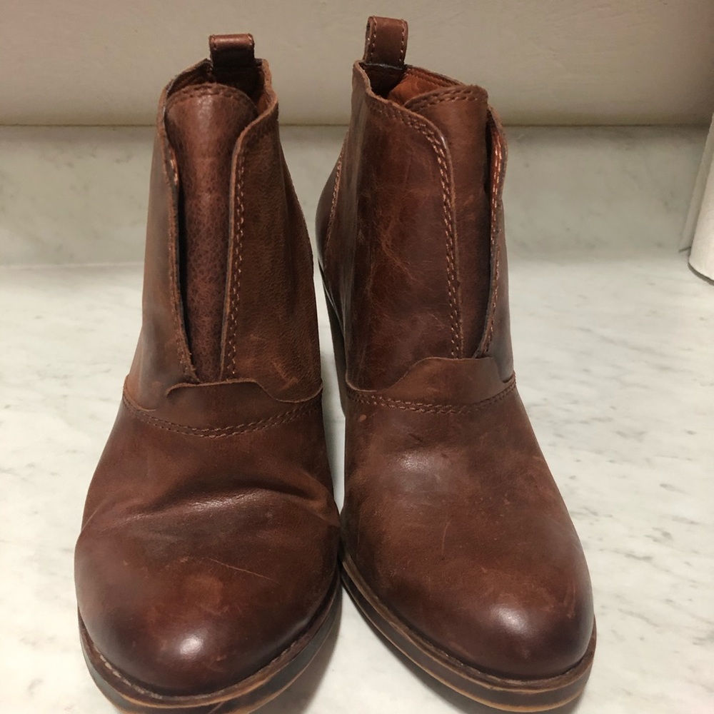BNWT brown LUCKY 🍀 leather heeled bootie